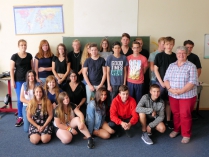 Gabriele Schmidt MdB mit Schülerinnen und Schülern der 9. Klasse der "Schule an der Rheinschleife" Jestetten. | 11.07.17