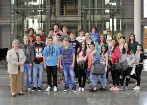 3. April 2014: Gabriele Schmidts empfängt ihre erste Schülergruppe - die Klasse 9b der Zelgschule Wehr