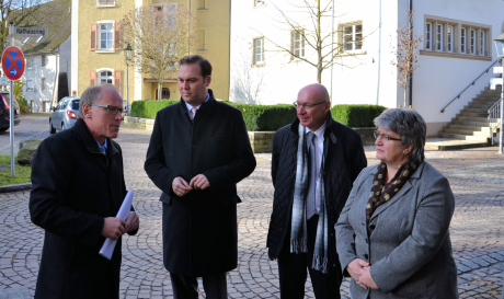 von links: Bürgermeister Manfred Weber, Felix Schreiner MdL, Wilhelm Bruns und Gabriele Schmidt MdB