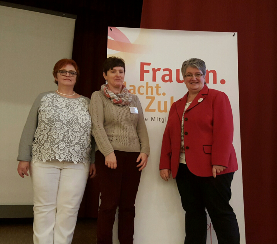 von links: Birgit Widmer, Vorsitzende Dekanat Waldshut, und Angelika Werner, Stellv. Vorsitzende und Gabriele Schmidt MdB 