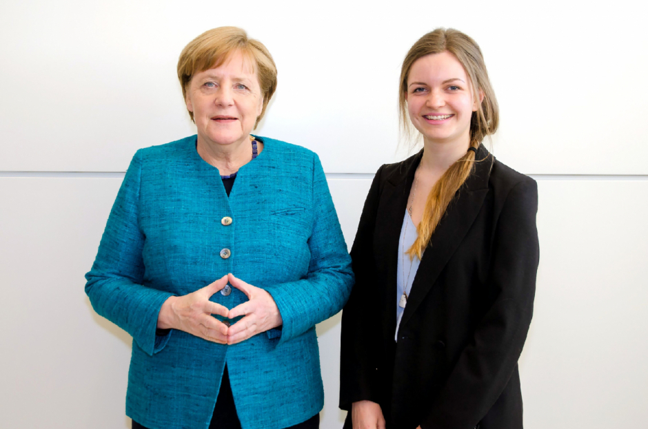Bundeskanzlerin Dr. Angela Merkel MdB und Larissa Wehrle 