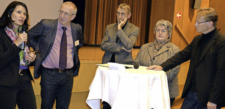 Auch die Bundestagsabgeordneten diskutierten mit Christoph Ewen (Zweiter von links): Rita Schwarzelühr-Sutter (SPD), Armin Schuster (CDU), Gabriele Schmidt (CDU) und Thomas Dörflinger (CDU) (von links) 