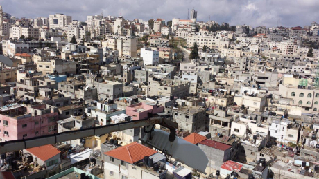 In Ramallah, einer Stadt in den Palästinensischen Automoniegebiten im Westjordanland - Blick auf die (alten, steinernen) Flüchtlingslager der Palästinenser 