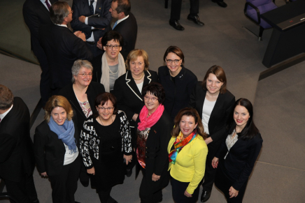Gabriele Schmidt mit Abgeordnetenkolleginnen